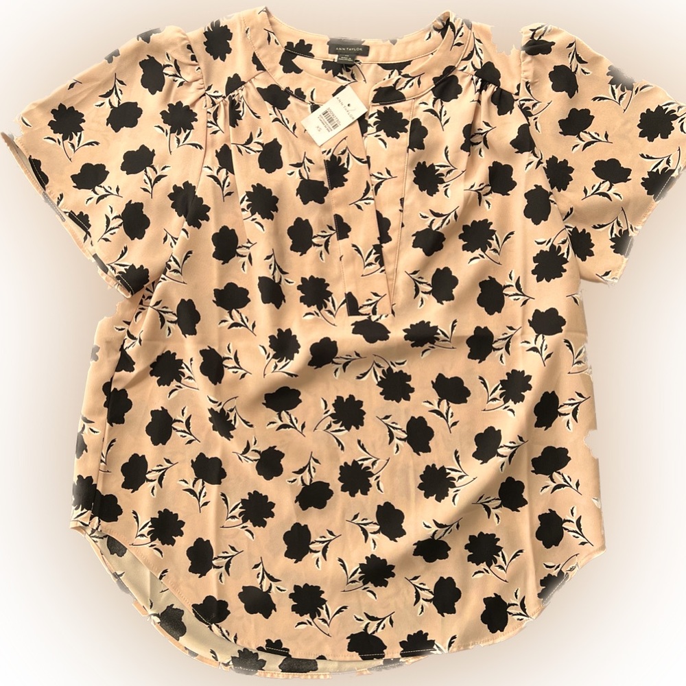 Ann Taylor new with tags coral and black flower blouse size XS